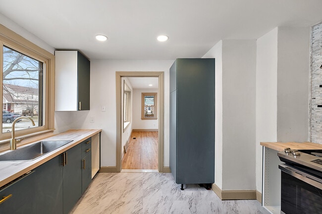 Building Photo - 3129 Prairie Ave