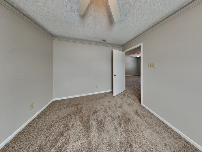 Building Photo - 6917 Earlswood Dr