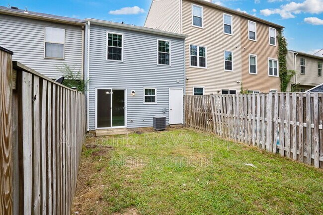 Building Photo - 17 Heather Ln