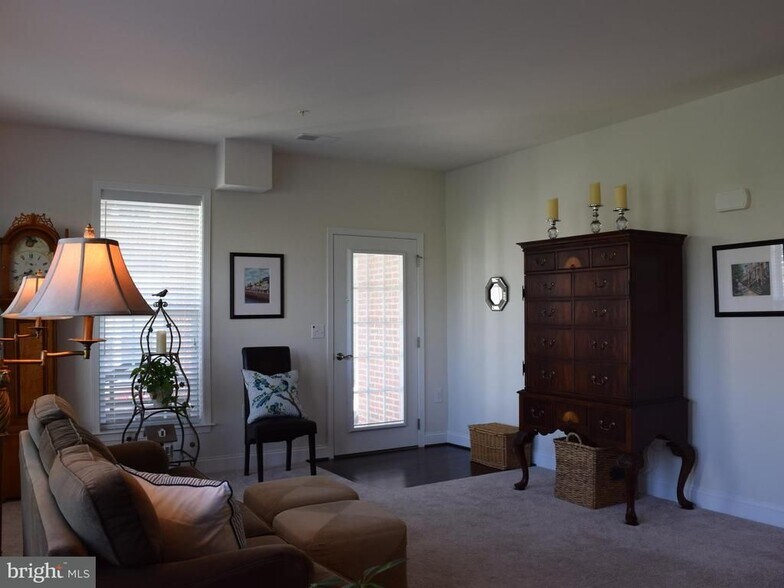 Building Photo - 690 Whitetail Dr