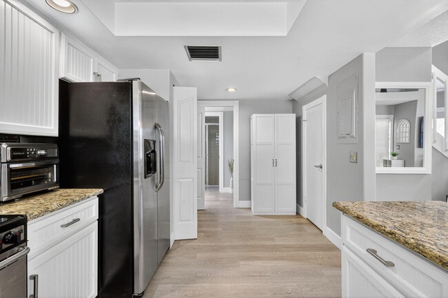 Building Photo - 503 Andover Ct