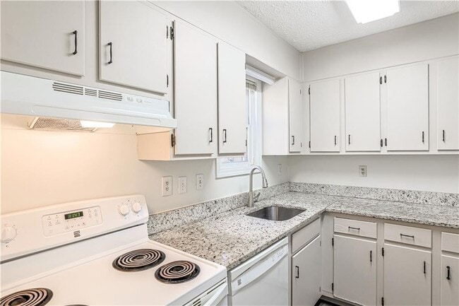 Building Photo - 732 S Candler St