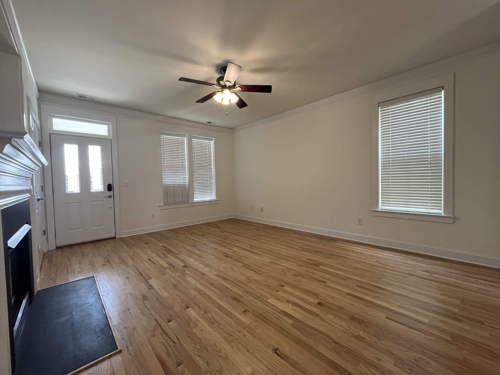 Building Photo - 527 Dubois Ct