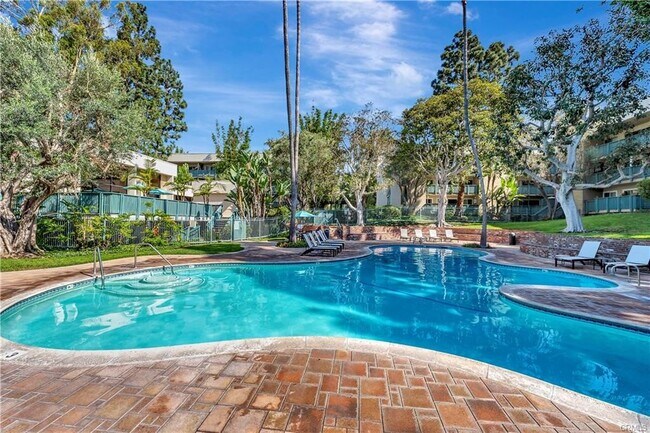 Building Photo - 564 N Bellflower Blvd