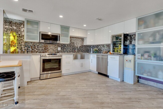 Building Photo - SCOTTSDALE SHADOWS LUXURY CONDO WITH AC, WATER INCLUDED AND 9 HOLE GOLF