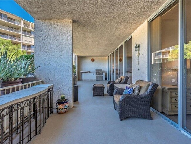 Building Photo - 899 Island Dr