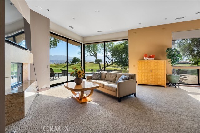 Building Photo - 68 Royal St Georges Way