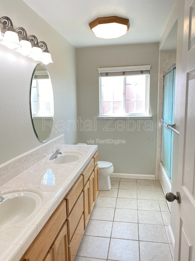 Building Photo - 1239 El Portal Dr