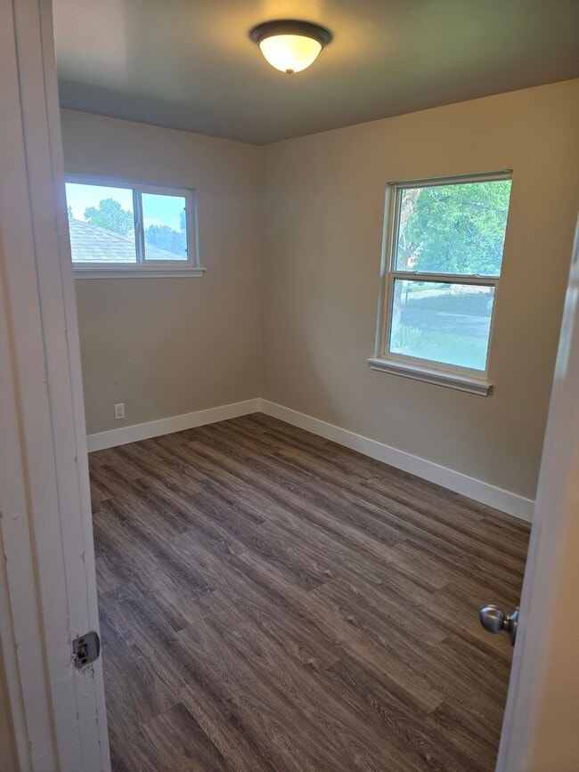 Building Photo - Great Home Available
