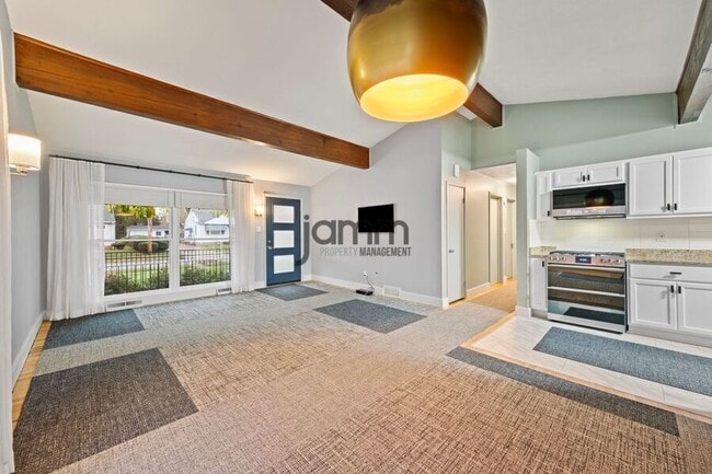Building Photo - 268 Edgewood Dr