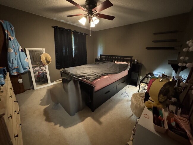 Building Photo - Charming 4-Bed Lakeville Home with Spacious 2000 Sq Ft & Gleaming Neighborhood!"