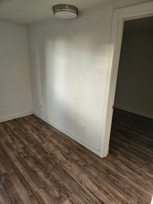 Building Photo - 510 N Collier St