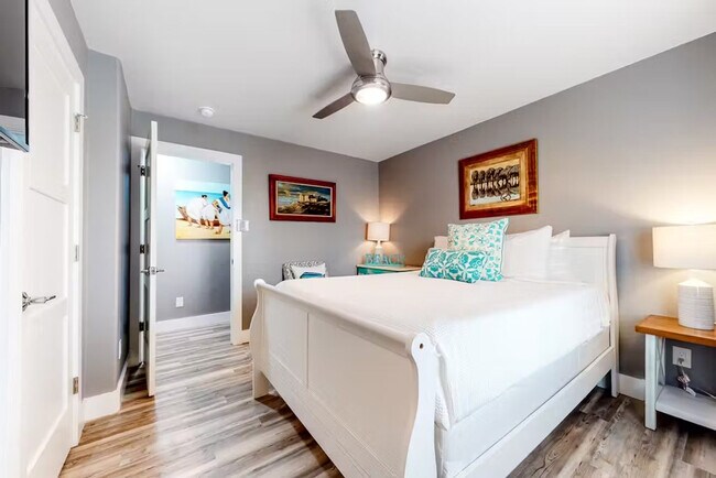 Building Photo - 607 Sand Key Dr