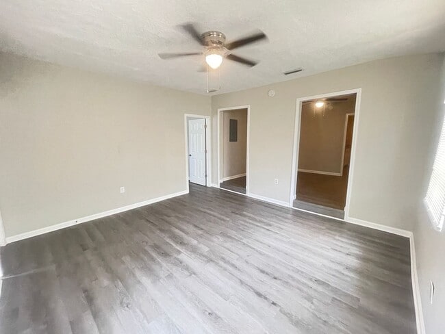 Building Photo - Affordable 3 Bed House