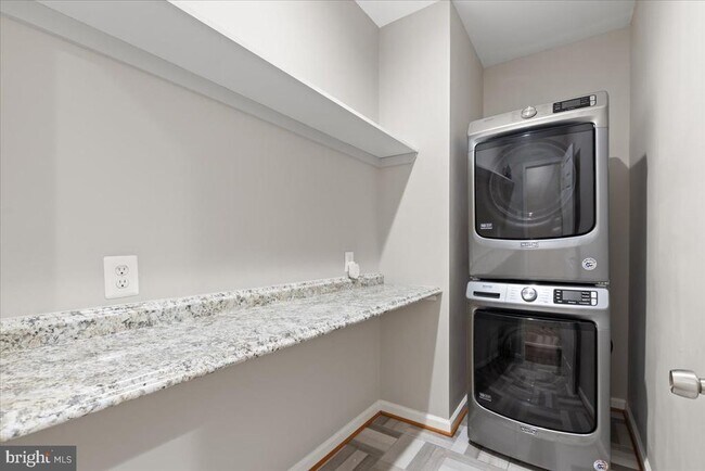 Building Photo - 9472 Lapstrake Ln