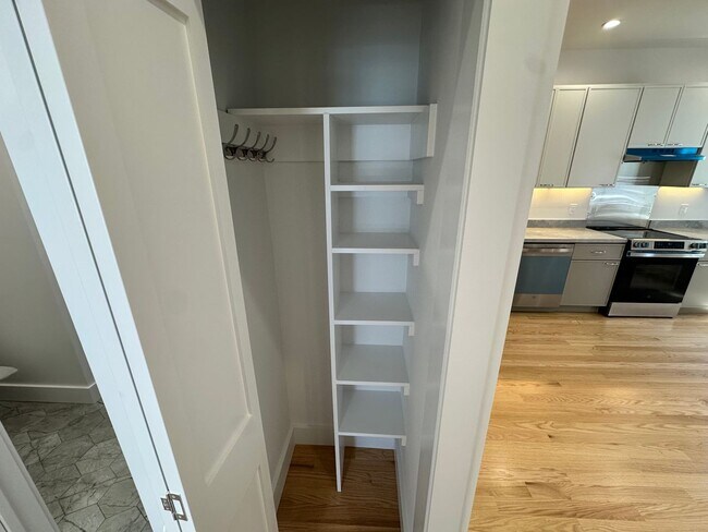 Building Photo - Fully renovated Noe Valley charmer - 2 BR | 1 BA Unit in the Heart of Noe Valley