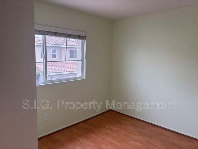 Building Photo - 202 Cancion Way