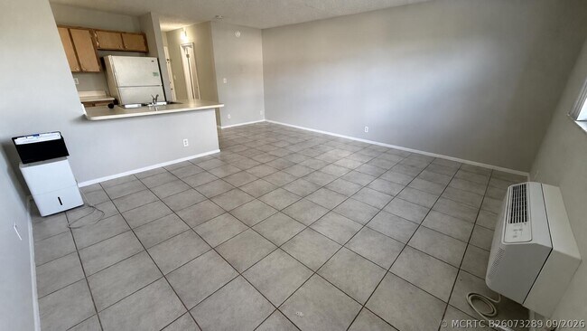 Building Photo - 2501 Riverside Dr