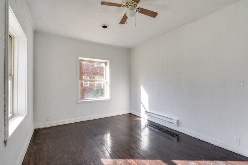 Building Photo - 2828 S Moreland Blvd