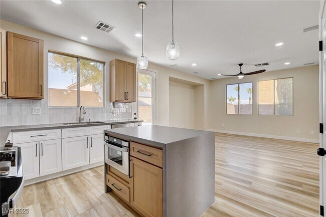 Building Photo - 177 Rocky Star St