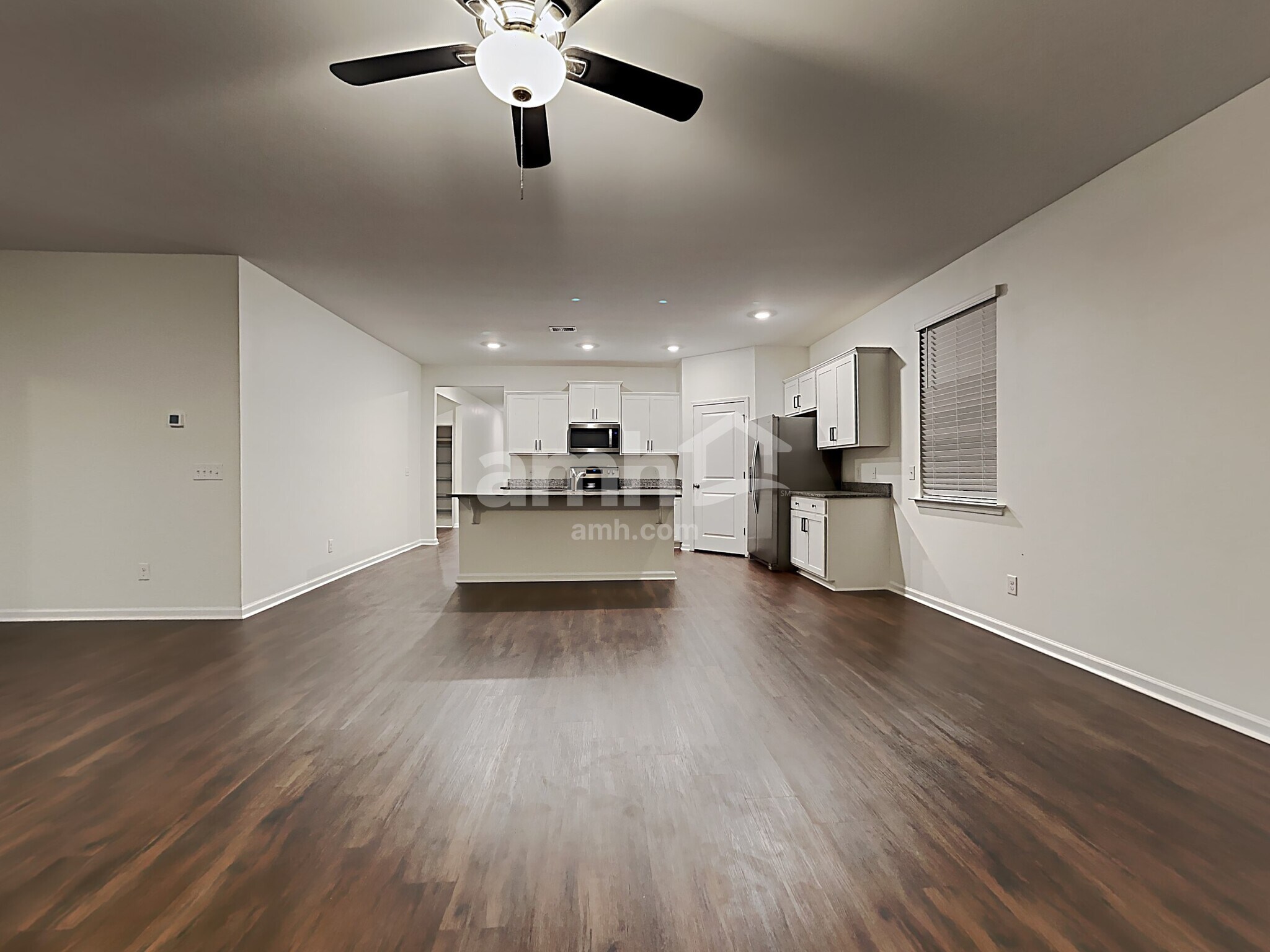 Building Photo - 275 Hogan Dr