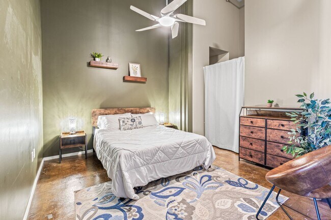 Building Photo - Fully Furnished 1-Bedroom in Lafayette Square | Utilities Included | 3, 6 & 9 Month Leases