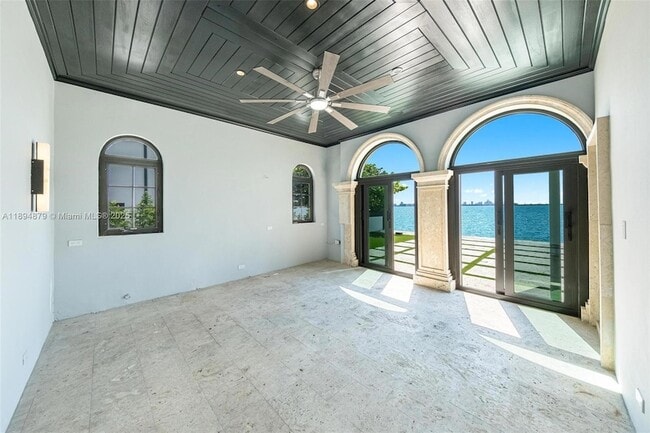 Building Photo - 1331 Bay Terrace