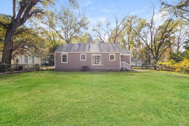 Building Photo - 522 Woodbury Rd