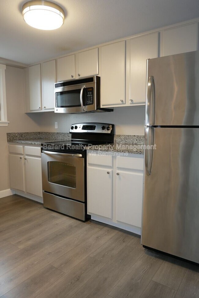Building Photo - 505 E Denny Way