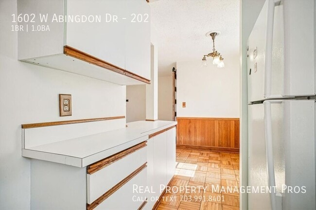 Building Photo - 1602 W Abingdon Dr