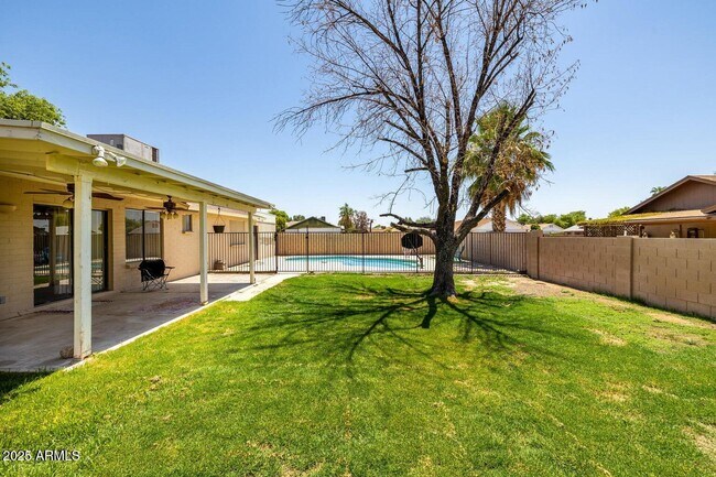 Building Photo - 2361 E Capri Ave