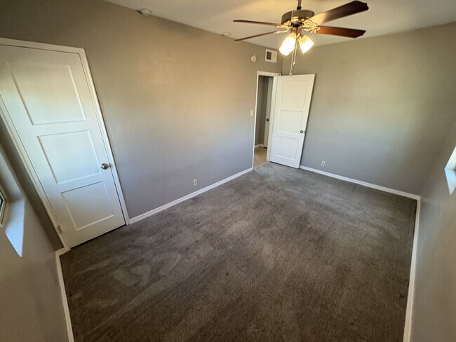 Building Photo - Central Tucson, close to University of Arizona and more!!!