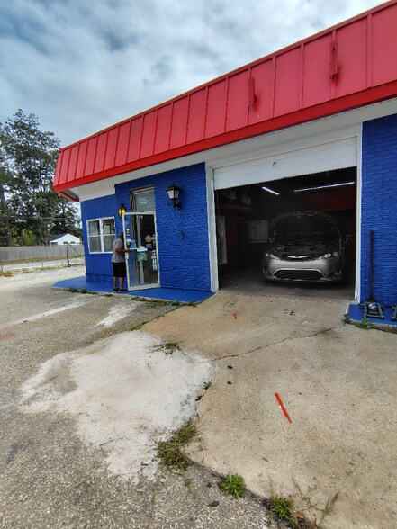 Building Photo - 715-717-717 E Main St