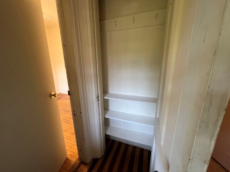 Building Photo - 406 W Mifflin St