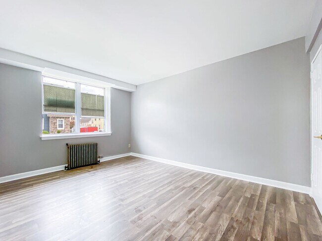 Building Photo - 824 Jersey Ave