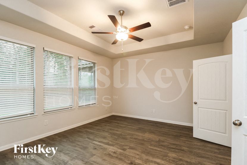 Building Photo - 6445 Rolling Hills Rd