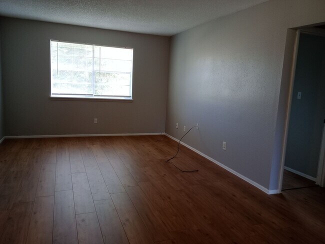 Building Photo - KNOX F