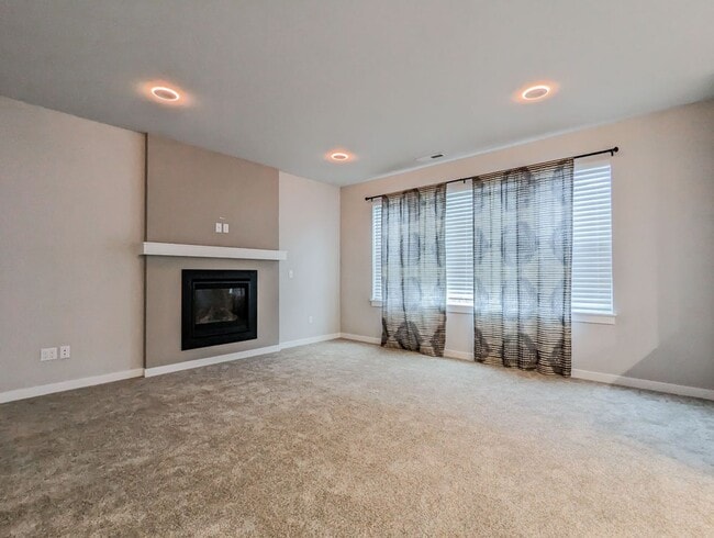 Building Photo - **Move-In Special** Stunning 5 bed, 2.5 ba...