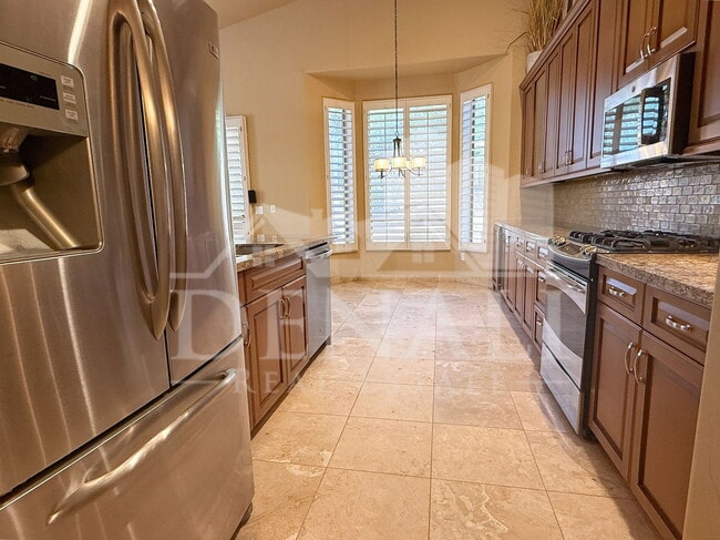 Building Photo - 3533 N Desert Oasis