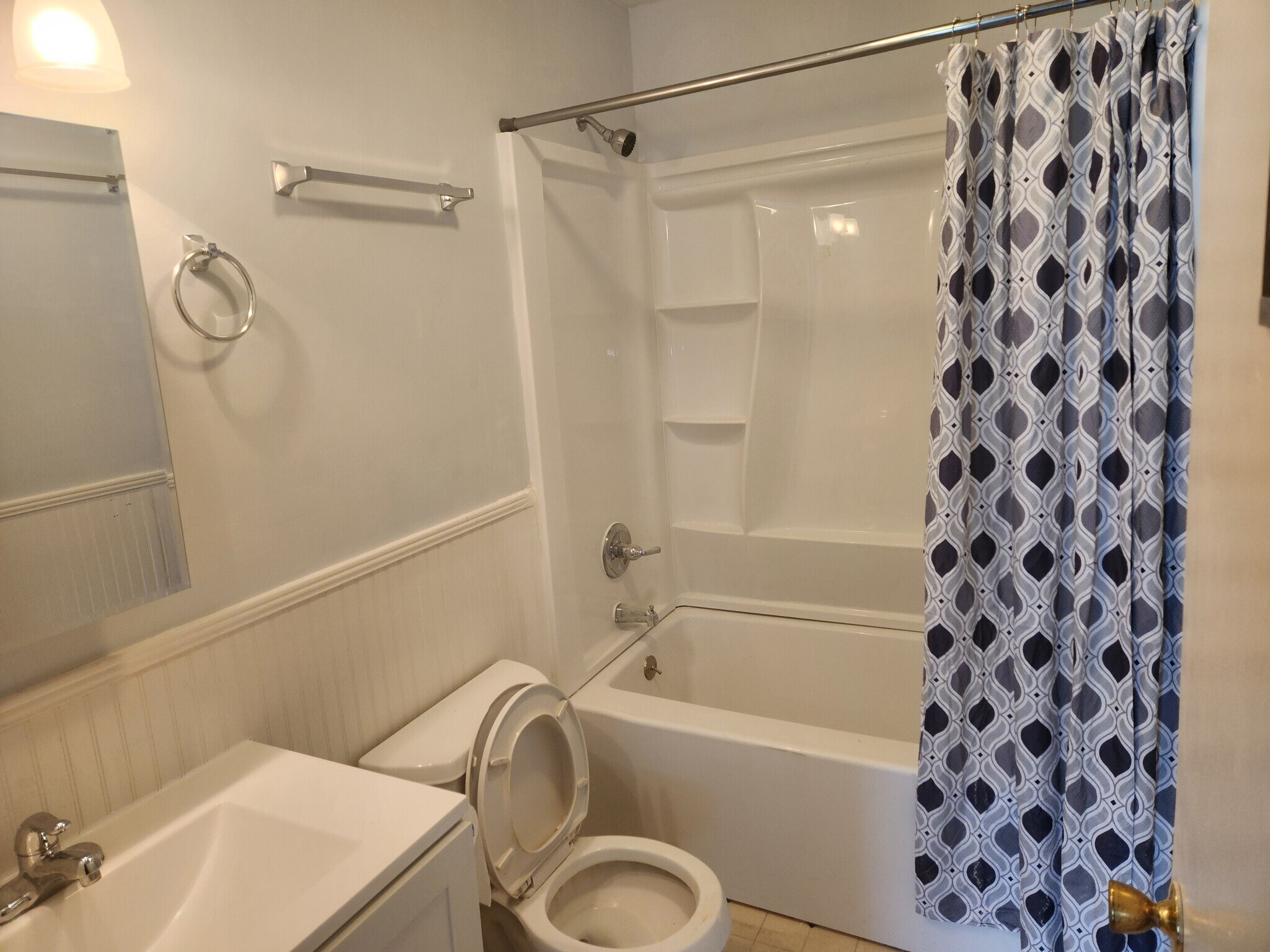 Bathroom - 5112 Schubert Rd