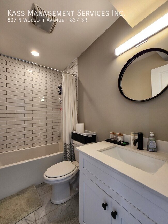 Building Photo - 837 N Wolcott Ave