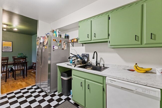 Building Photo - 515 Basswood Ave