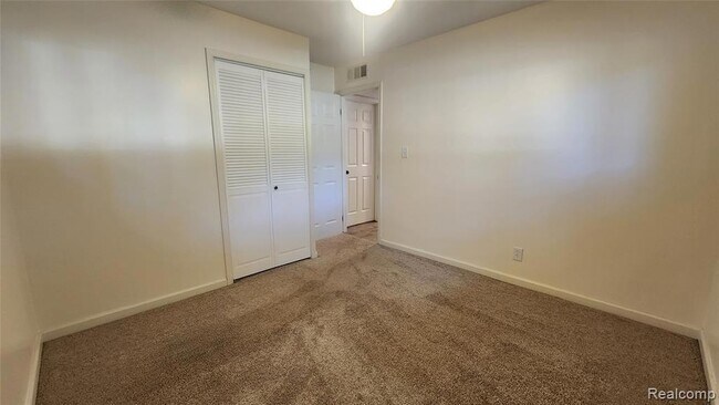 Building Photo - 6555 Manson Dr