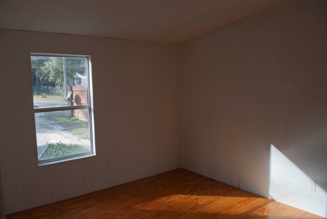 Building Photo - 3 bed 2 bath Tallahassee Home for Rent