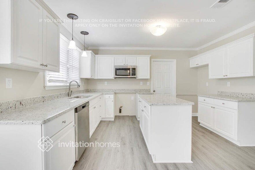 Building Photo - 2234 Saluda Ln NW
