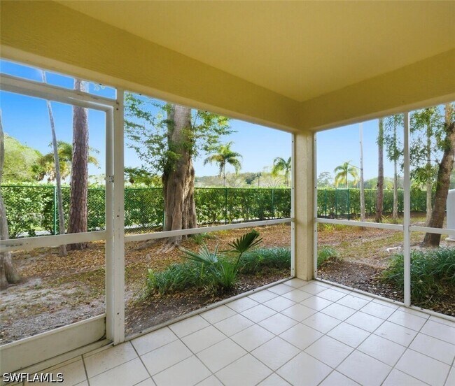 Building Photo - 9570 Crescent Garden Dr