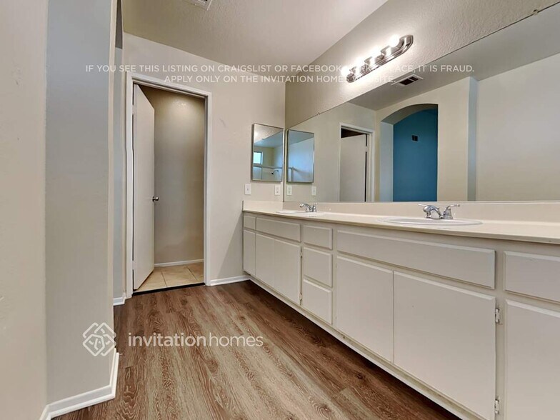 Building Photo - 25530 Black Walnut St