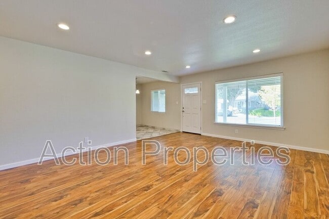Building Photo - 2333 Augusta Pl
