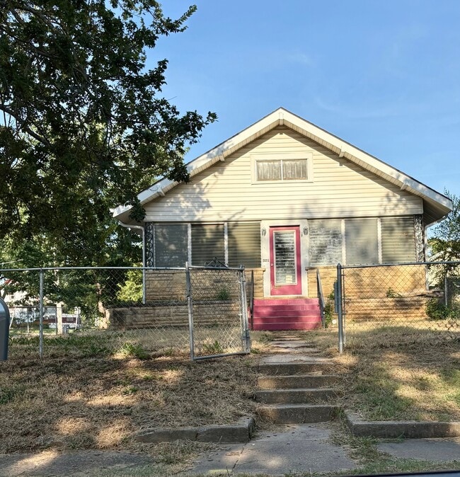 Primary Photo - 321 S High St