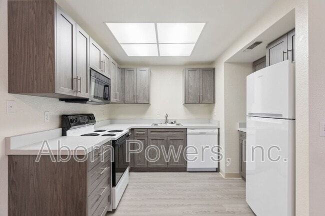 Building Photo - 2529 Greenwood Ln